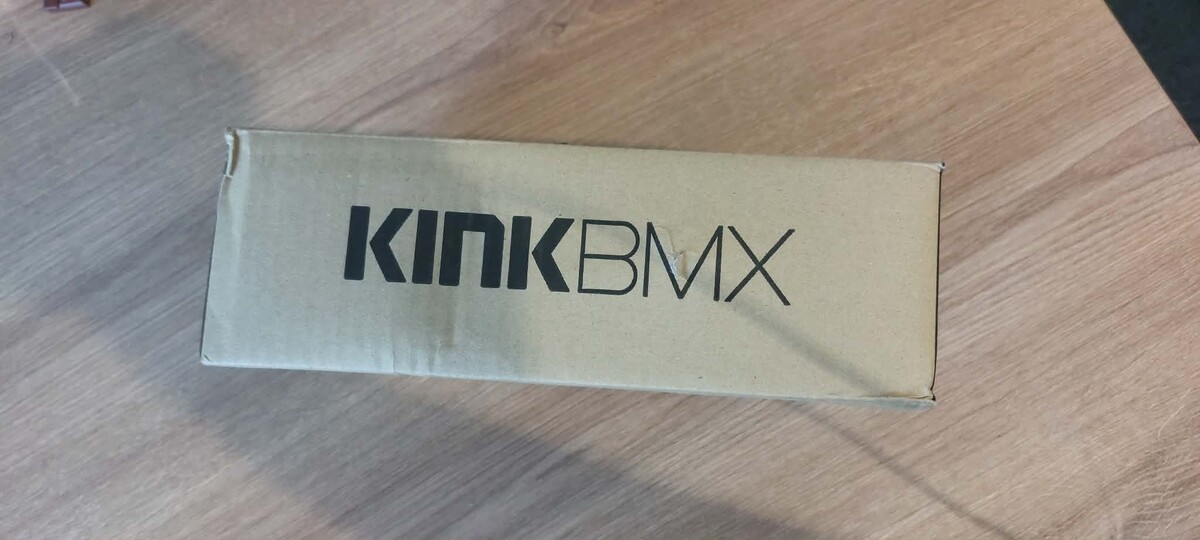 Elbląg Sprzedam rower BMX Kink Curb z 2022 roku w kolorze Matte Brushed Silver. Rower w bardzo dobrym stanie, gotowy do