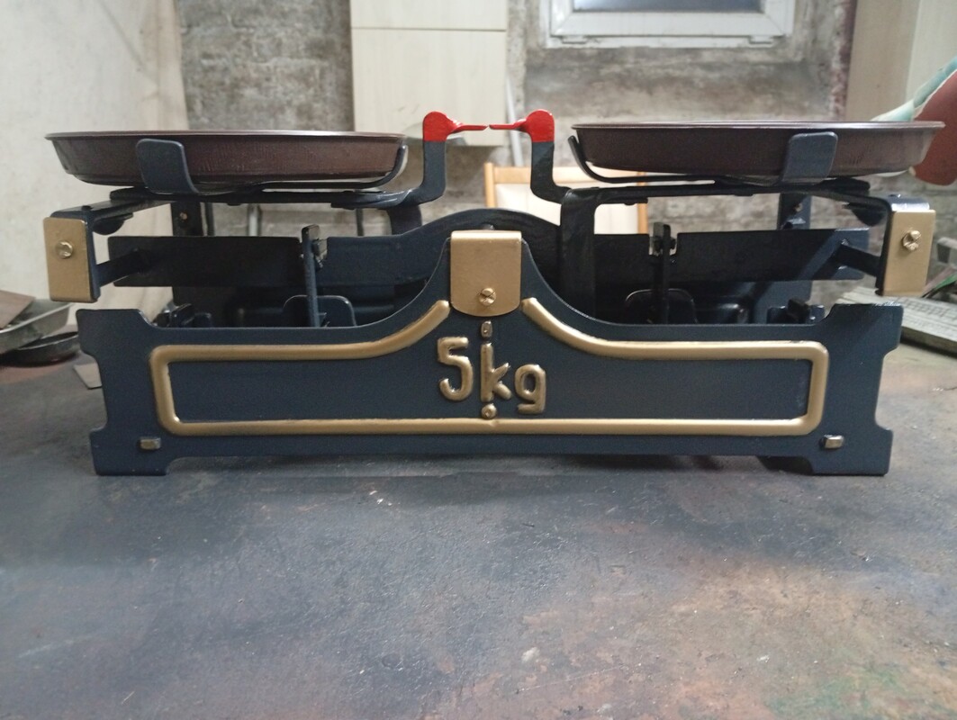 Elbląg sprzedam wagę szalkową po pełnej renowacji atrakcyjny wygląd kolor ciemna zieleń plus złocenia sprawna