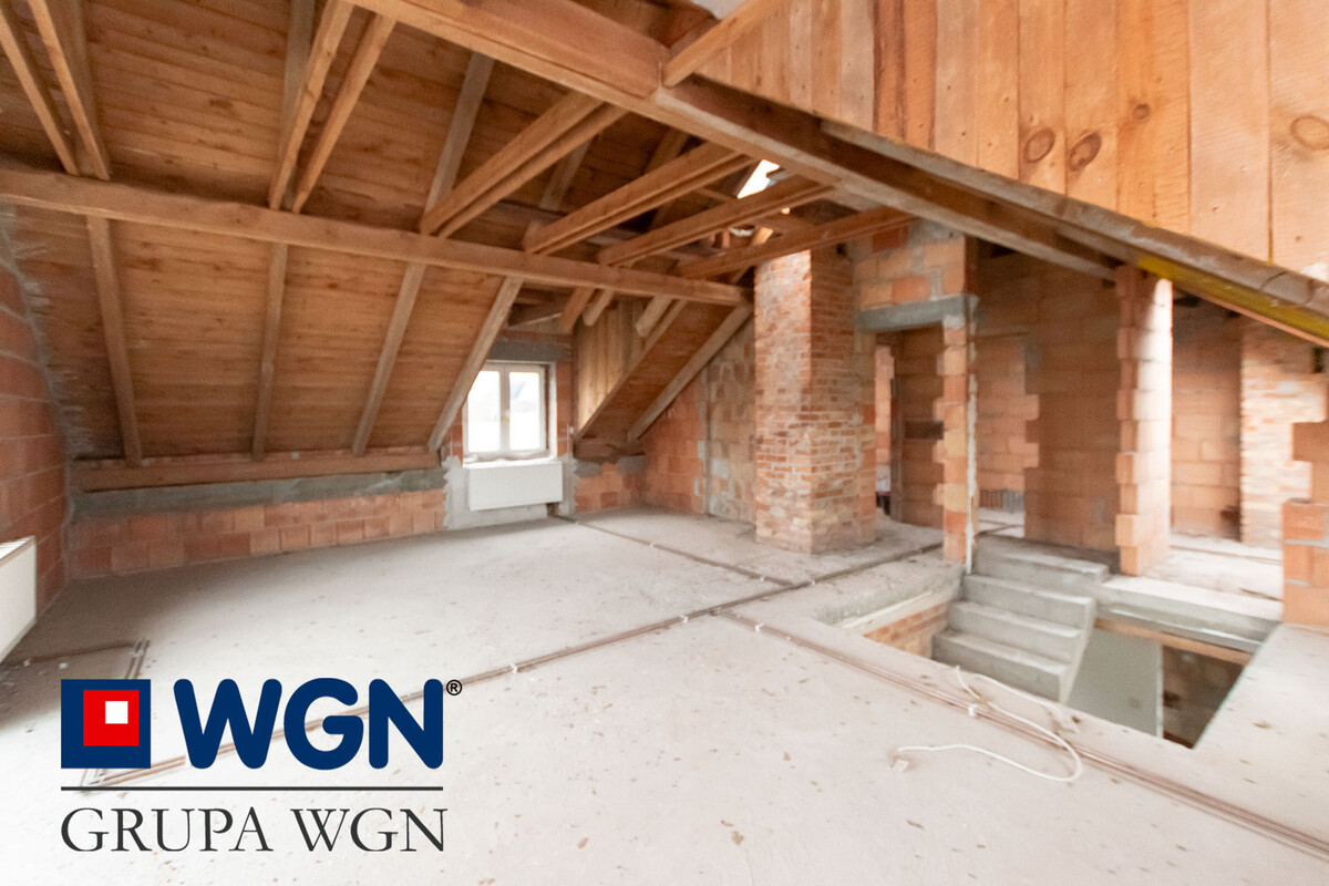 Elbląg WGN Nieruchomości oddział Elbląg przedstawia Państwu dom w zabudowie szeregowej z lokalem użytkowym o