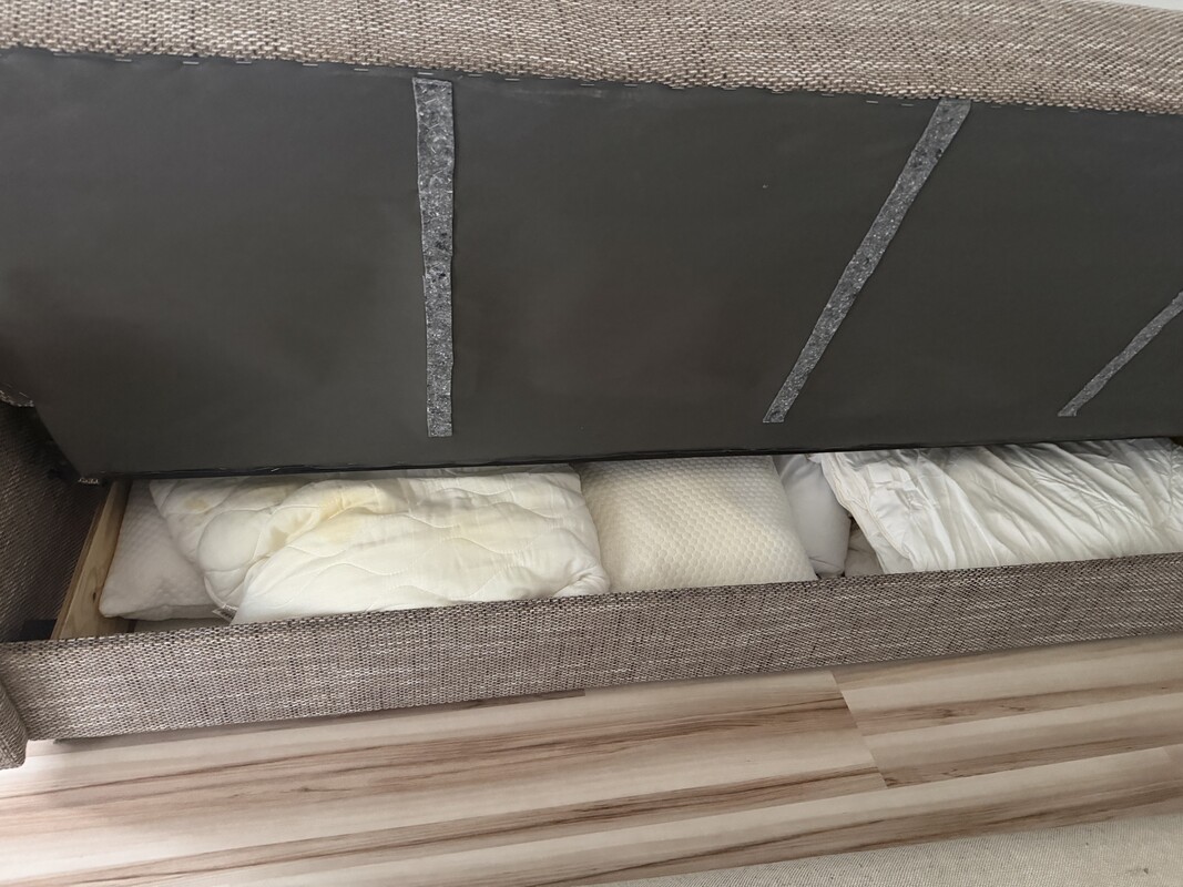 Elbląg Witam. Mam do sprzedania Wygodna, rozkładana sofa 3-osobowa z poduszkami w zielonym kolorze. Wersalka jest