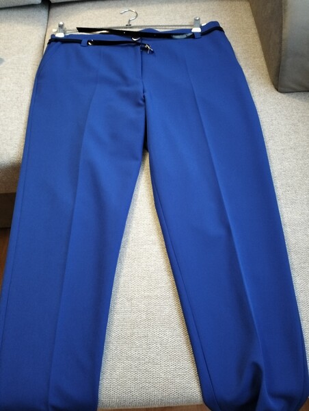 Elbląg Pilnie sprzedam kostium koloru fuksja, spódnica na podszewce, szyta na zamówienie, rozmiar 44..
Do tego są