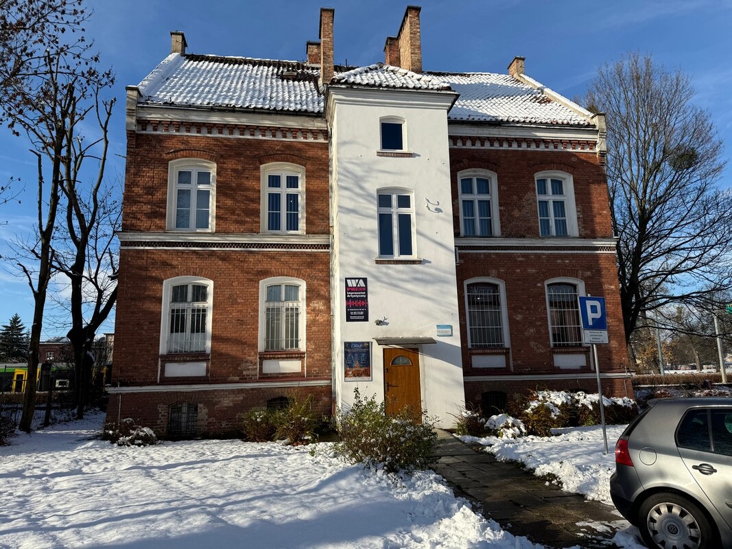 Elbląg BIURO NIERUCHOMOŚCISZULC& SZULCLokal usługowy: Elblągu ul. RobotniczaPowierzchnia: 50 m2Na wynajem