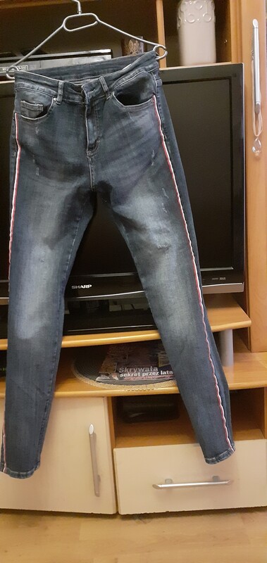 Elbląg Sprzedam odzież damską za symboliczne 50zl. .. .ciuszki w rozmiarze od s do L. .. .. .są kurtki, szaliczki,