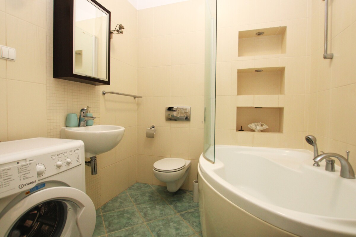 Elbląg NIERUCHOMOŚCI ANNA KRASZEWSKA Mieszkanie 3-pokojowe na Starym Mieście, ok.65 metrów ul. Stary