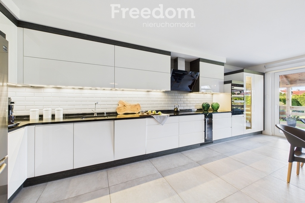 Elbląg FREEDOM NIERUCHOMOŚCISprzedam dom - Elbląg, Skierniewicka. Marzysz o życiu w spokojnej okolicy, ale z