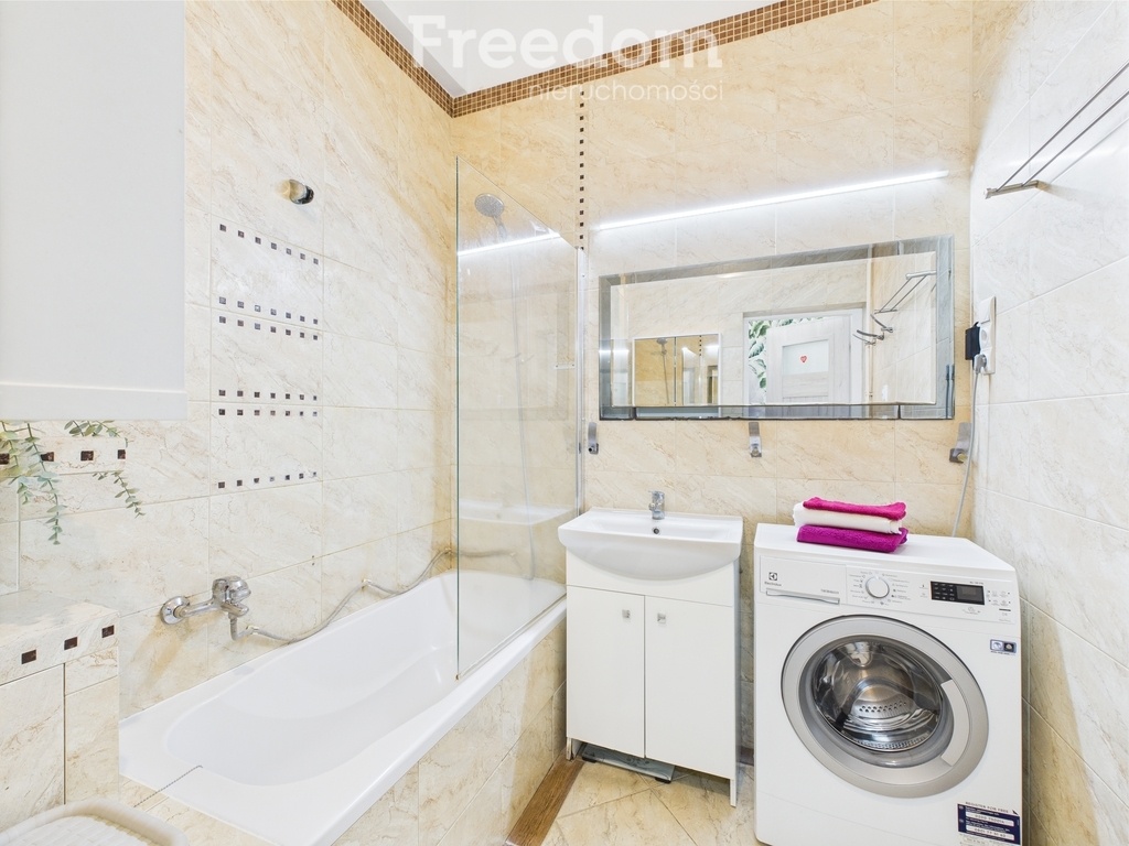 Elbląg FREEDOM NIERUCHOMOŚCISprzedam mieszkanie - Elbląg, Królewiecka. Na sprzedaż przestronne mieszkanie o