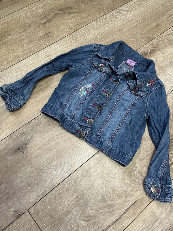 Elbląg Za 2 płyny do płukania cocolino w biedronce 1+1 w promocji.
Ciuchy rozm 116 ( niektóre z metki 110/116 )