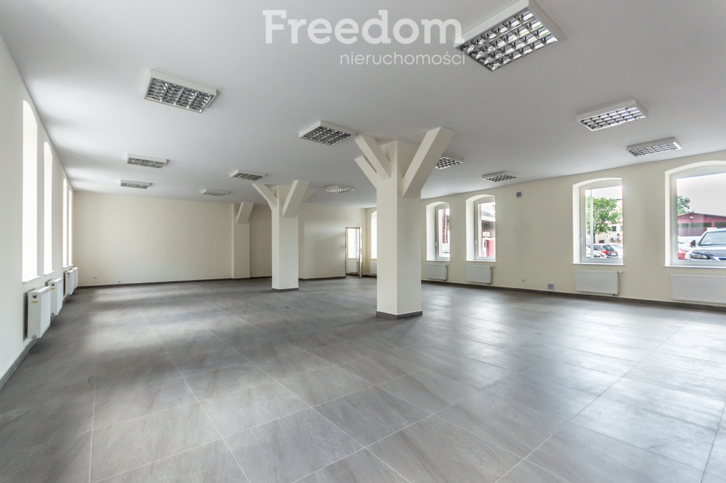 Elbląg FREEDOM NIERUCHOMOŚCIWynajmę lokal użytkowy - Elbląg, Zacisze. Lokal usługowy w centrum Elbląga – przestrzeń dla
