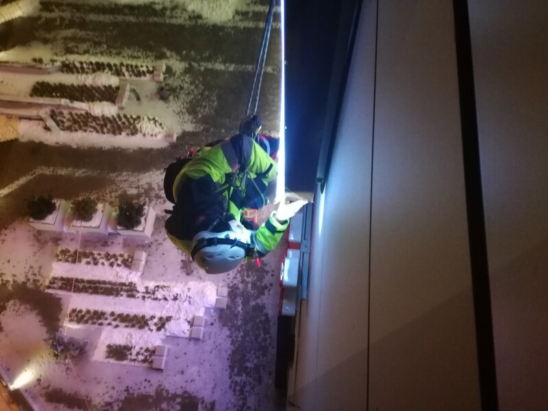 Elbląg PSW – Kompleksowe i Bezpieczne Usługi Wysokościowe z Wykorzystaniem Technik Alpinistycznych:Mycie,