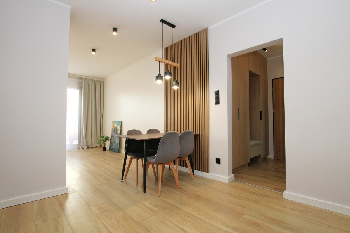 Elbląg NIERUCHOMOŚCI ANNA KRASZEWSKA 4-pokojowe mieszkanie o wysokim standardzie ul. Wybickiego **