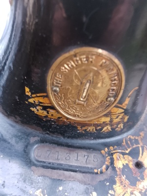 Elbląg Sprzedam starą maszynę do szycia jak na zdjęciu.