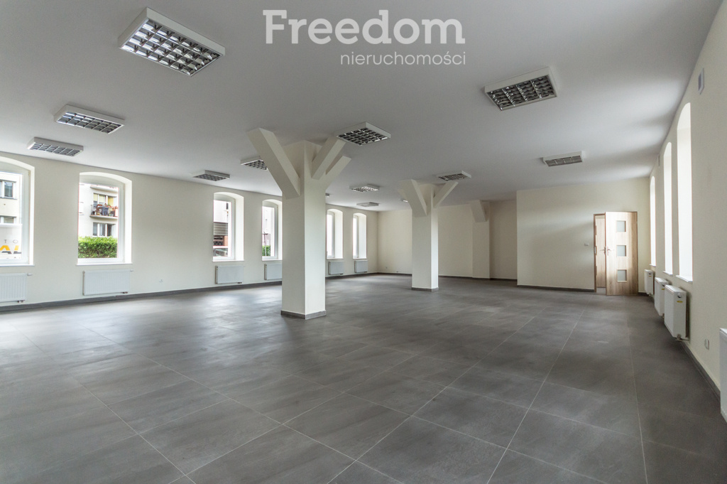 Elbląg FREEDOM NIERUCHOMOŚCIWynajmę lokal użytkowy - Elbląg, Zacisze. Lokal usługowy w centrum Elbląga – przestrzeń dla