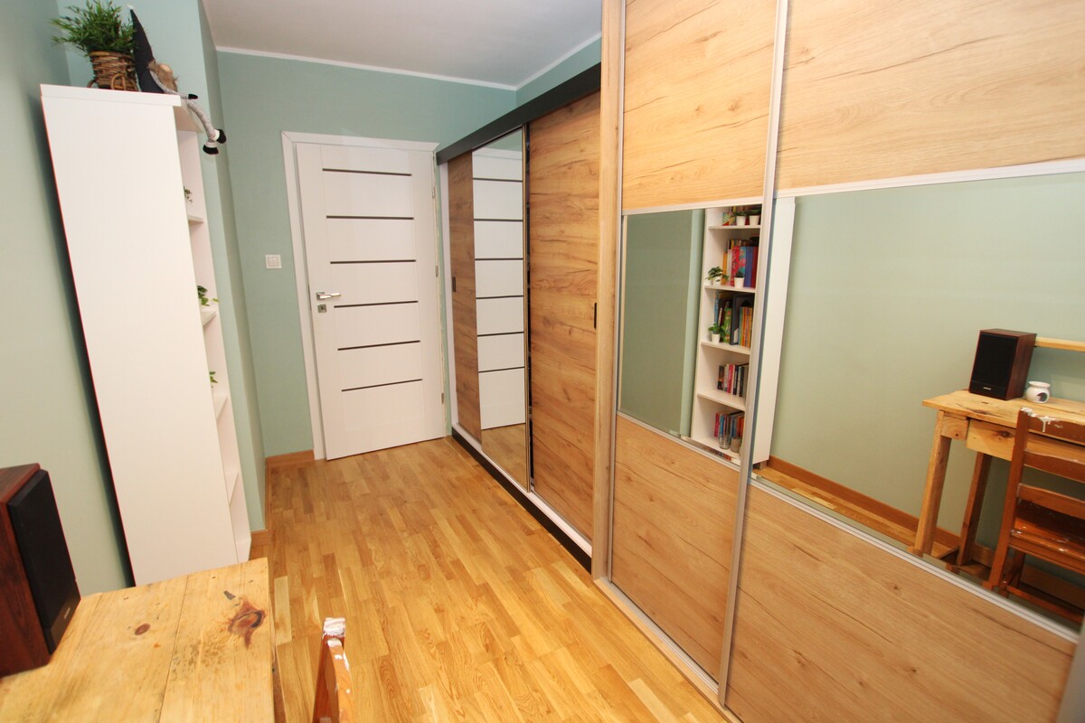 Elbląg NIERUCHOMOŚCI ANNA KRASZEWSKA Trzypokojowe mieszkanie po remoncie na parterze ul. Słoneczna