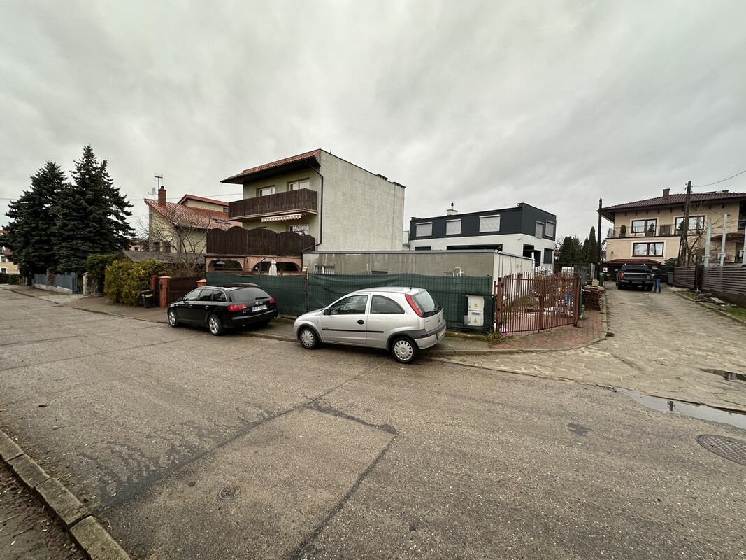 Elbląg BIURO NIERUCHOMOŚCISZULC& SZULCElbląg, ul. Kartuska 10Rodzaj nieruchomości: część bliźniaka