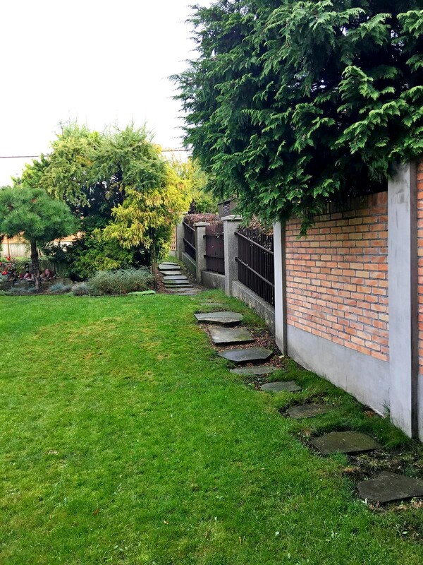 Elbląg SPRZEDAM DOM Z LOKALEM USŁUGOWYM, GARAŻEM I OGRODEM W SAMYM SERCU MIASTA ELBLĄG.