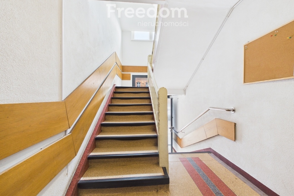 Elbląg FREEDOM NIERUCHOMOŚCISprzedam mieszkanie - Nowy dwór gdański, Dworcowa. Na sprzedaż czteropokojowe mieszkanie o