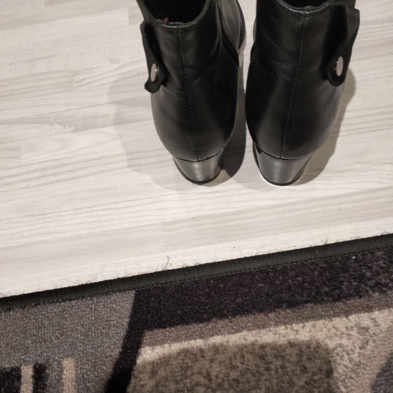 Elbląg Wyprzedaż rzeczy i butów różnych kolorach i rozmiarach, ubrania męskie, damskie itd, torebki, kurtkę męska L