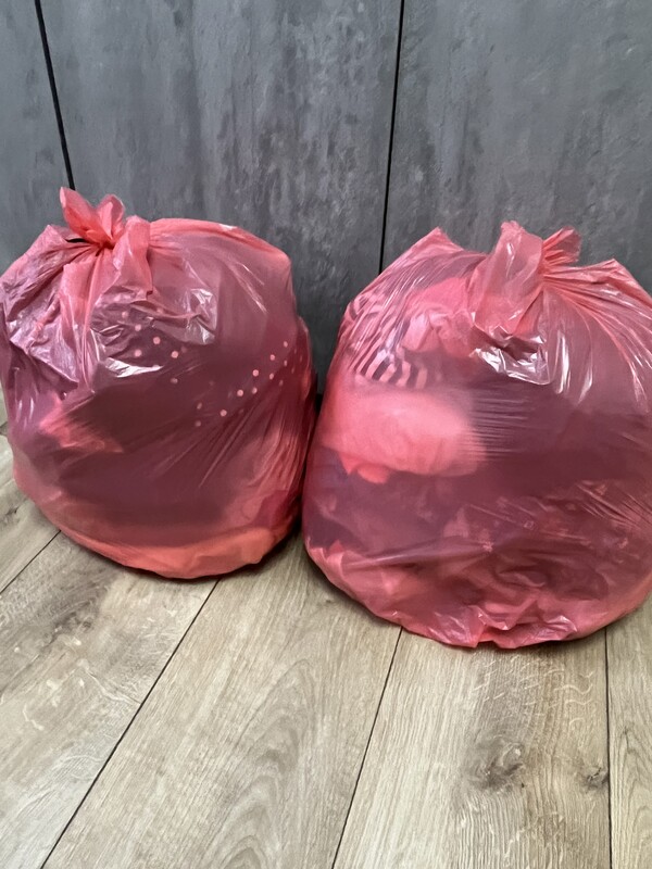 Elbląg Za 2 płyny do płukania cocolino w biedronce 1+1 w promocji.
Ciuchy rozm 116 ( niektóre z metki 110/116 )