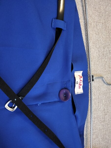 Elbląg Pilnie sprzedam kostium koloru fuksja, spódnica na podszewce, szyta na zamówienie, rozmiar 44..
Do tego są