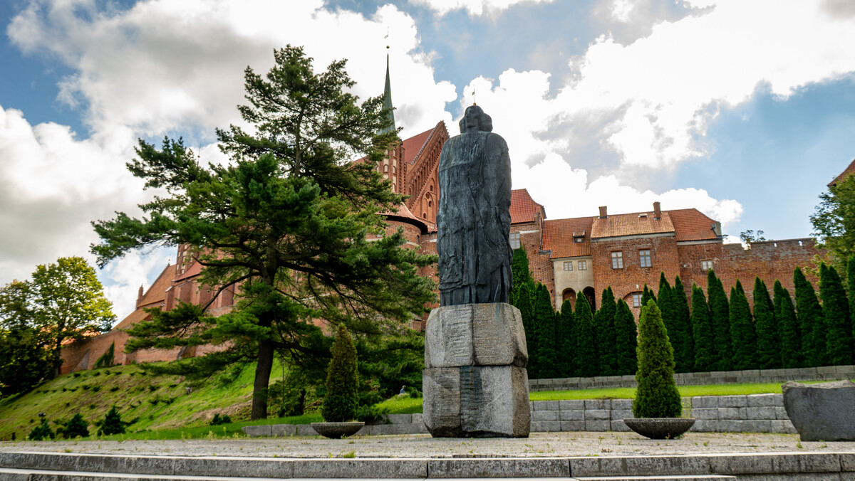 Elbląg TO MY SPRZEDAJEMYNIERUCHOMOŚCI W TYM MIEŚCIEBIURO NIERUCHOMOŚCIAMERICAN HOMEFOR SALE - GOTOWY BIZNES - FROMBORK