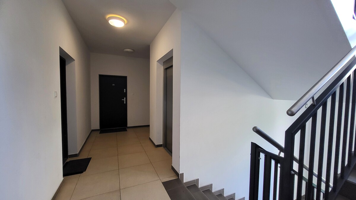 Elbląg KWADRAT NIERUCHOMOŚCI3 pokojebudynek z 2020 r. III piętro - windaduży balkonmedia z miastagaraż podziemny