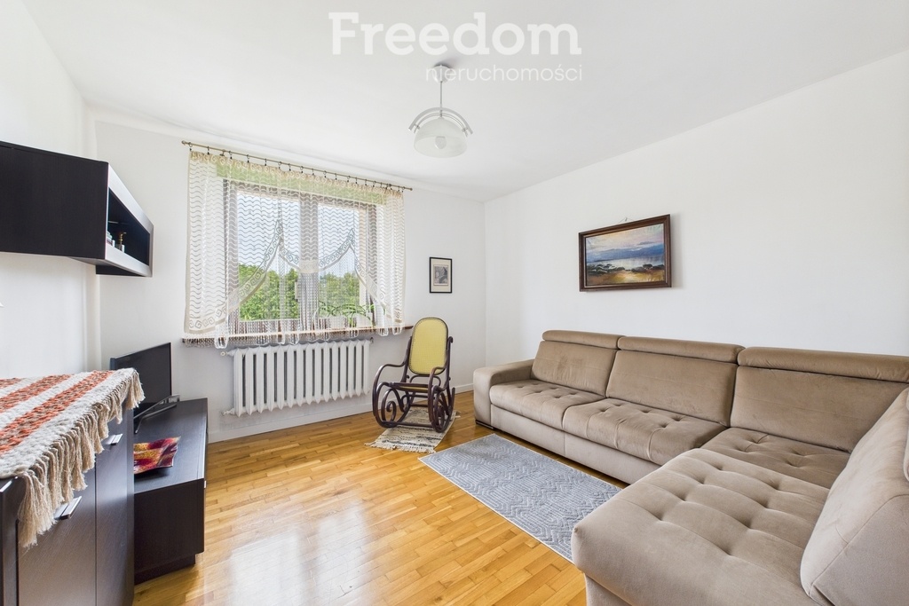 Elbląg FREEDOM NIERUCHOMOŚCISprzedam dom - Frombork, Elbląska. LokalizacjaDom usytuowany jest w cichej, spokojnej