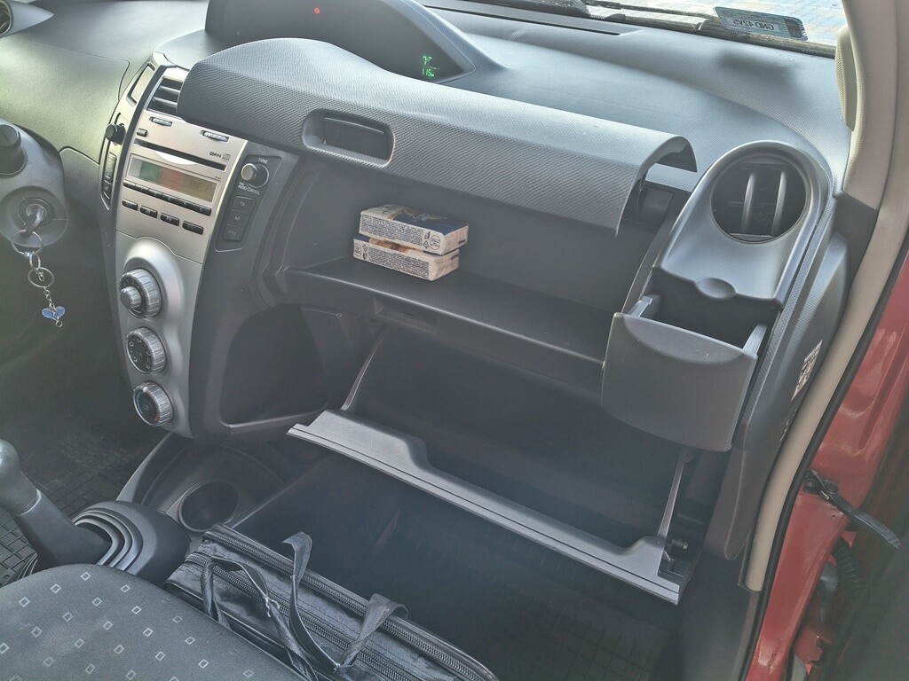 Elbląg TOYOTA YARISSilnik : 1.0 69KMZarejestrowana i opłacona