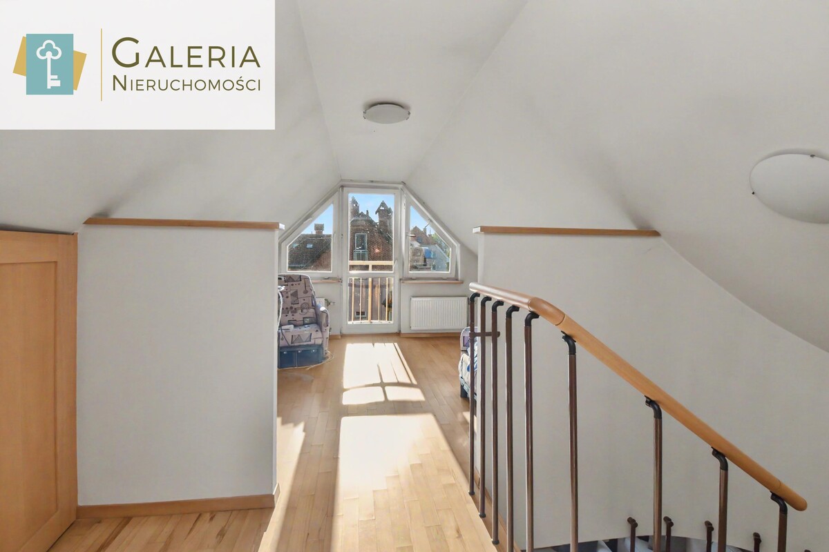 Elbląg GALERIA NIERUCHOMOŚCIZ pasji i miłości do nieruchomościNa sprzedaż: Dwa poziomy | 5 pokoi | 104m2ul.