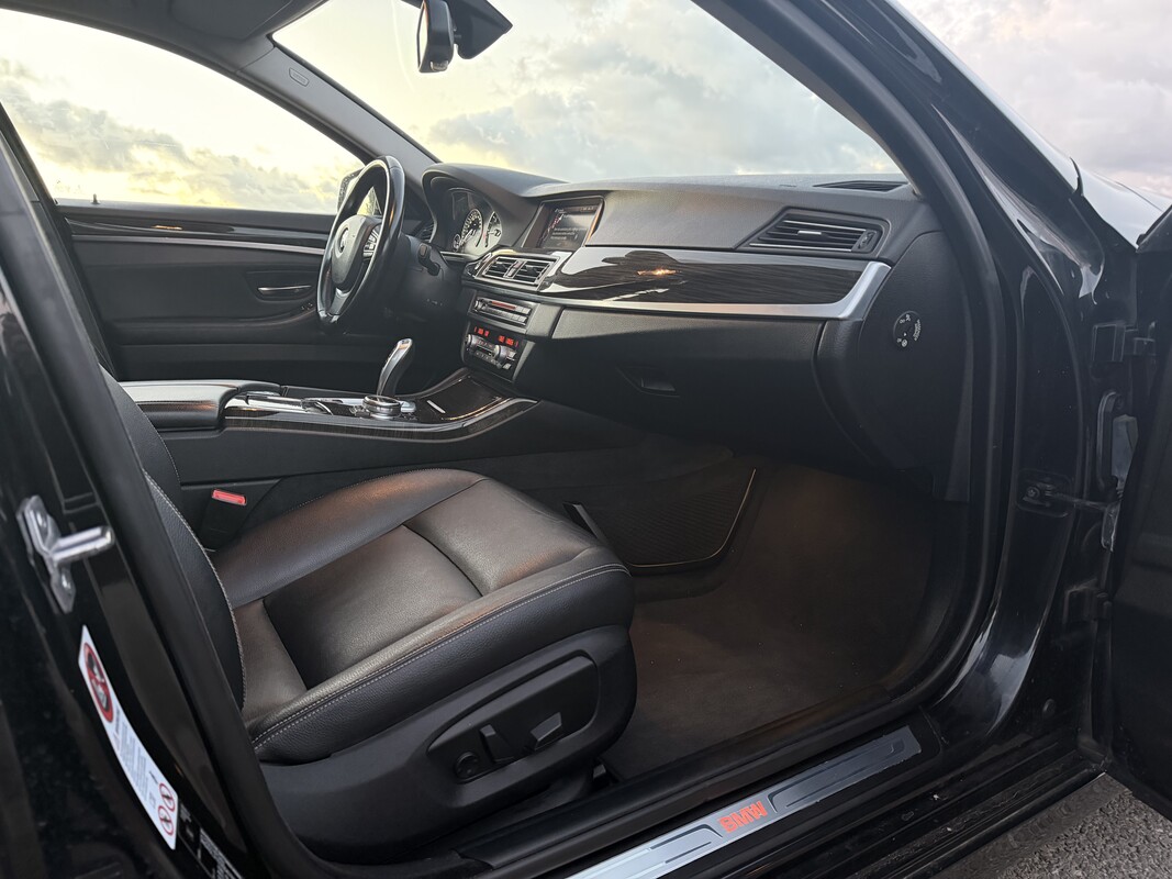 Elbląg BMW Serii 5 F11 520d Luxury Line z 2014 roku, wersja po liftingu, 190 KM, automat.