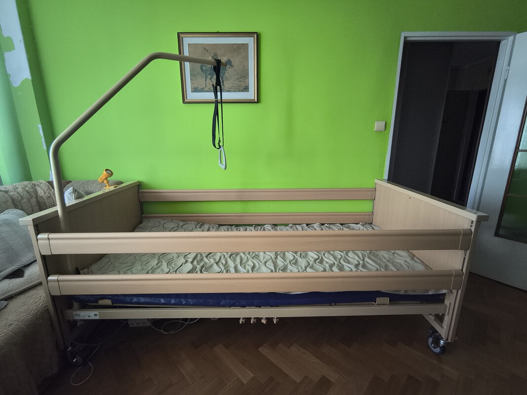 Elbląg Sprzedam łóżko rehabilitacyjne wraz z materacem. Łózko elektryczne, zakupione w styczniu tego roku, na gwarancji.