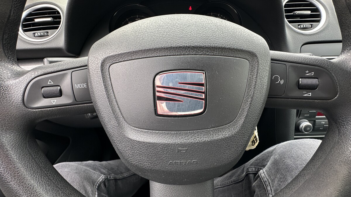 Elbląg Auto Leew LEWANDOWSKI Kupujemy i Sprzedajemy tylko dobre auta Za auta z Polskiego Salonu Płacimy Najwięcej SEAT