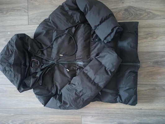 Elbląg Sprzedam czarną kurtkę zimową damska. Stan bardzo dobry. Rozmiar z metki L polecam na M. 
Długość 64cm
Od pachy