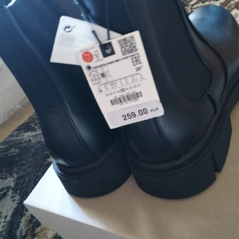 Elbląg Sprzedaję buty damskie kolor beżowy, bardzo miękka skórka, założone 1 raz, w stanie bardzo dobrym, z paragonem