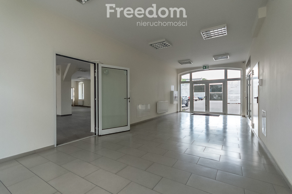Elbląg FREEDOM NIERUCHOMOŚCIWynajmę lokal użytkowy - Elbląg, Zacisze. Lokal usługowy w centrum Elbląga – przestrzeń dla