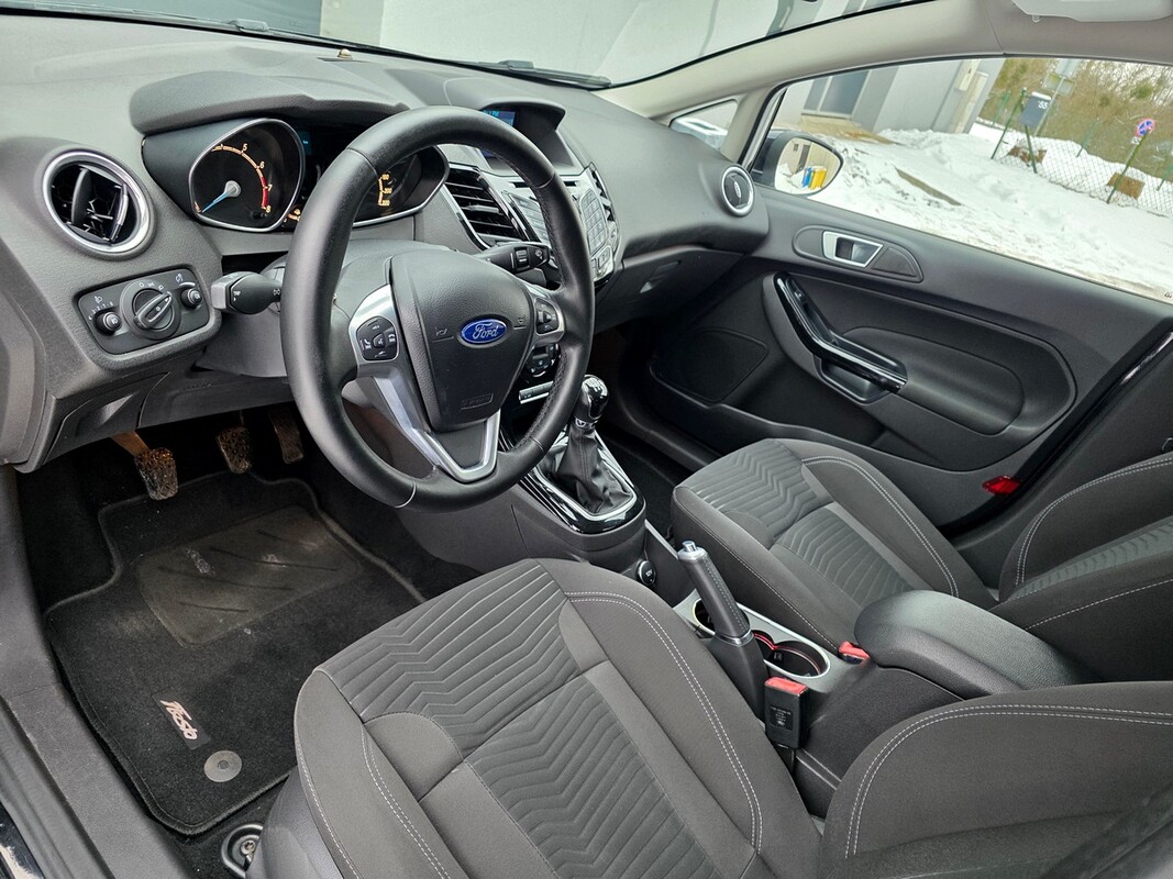 Elbląg Ford Fiesta, benzyna, 2014 rok - pełna opcja wyposażenia. Ładne zadbane auto, wizualnie bardzo ładnie