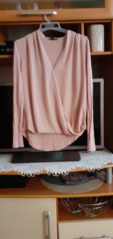 Elbląg Sprzedam odzież damską widoczna na zdjęciach za symboliczne 40zl. .. .. .są kurteczki, sweterki, koszulki,