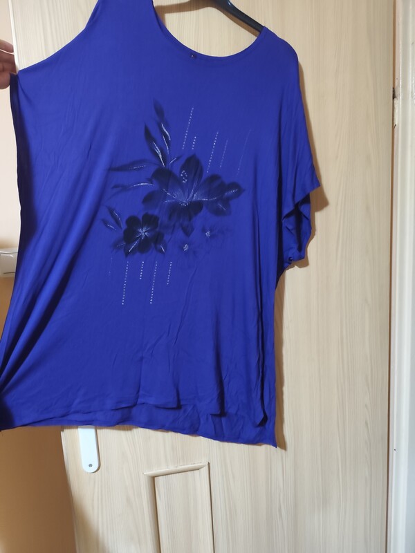 Elbląg Sprzedam buty nowe i używane Buty beżowe Lacoste rozmiar 39 cena 60 zł buty czerwone rozmiar 39 cena 60 zł buty