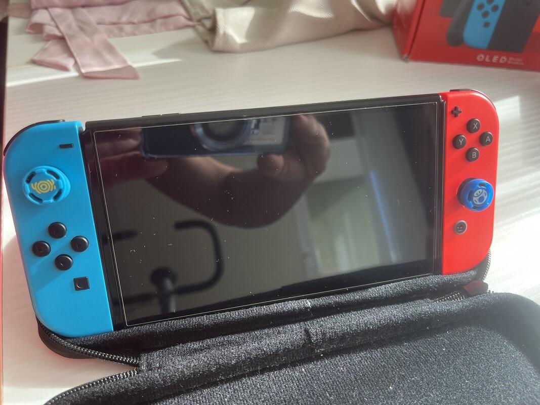 Elbląg 🎮 Sprzedam zestaw Nintendo Switch Oled. Konsola działa bez zastrzeżeń. ✅ W skład zestawu wchodzi:
