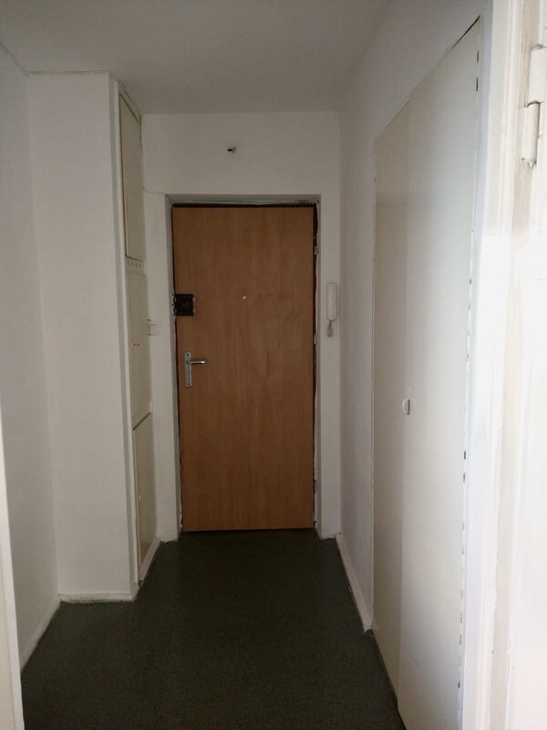 Elbląg 3 pokoje pełne światła z jasnym salonem i balkonem – idealne na wspólny czas i spotkania. To mieszkanie