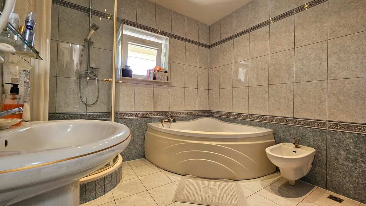 Elbląg BIURO NIERUCHOMOŚCISZULC& SZULCPowierzchnia domu: 320 m2Powierzchnia działki: 472 m2Dom w Elblągu przy ul.