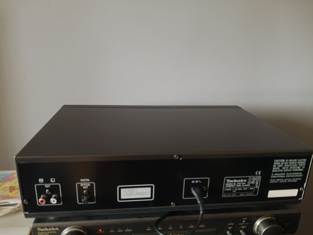 Elbląg Sprzedam dwa deci i CD Technicsa w bardzo dobrym stanie, CD posiada pilot. Wiecej informacji telefonicznie