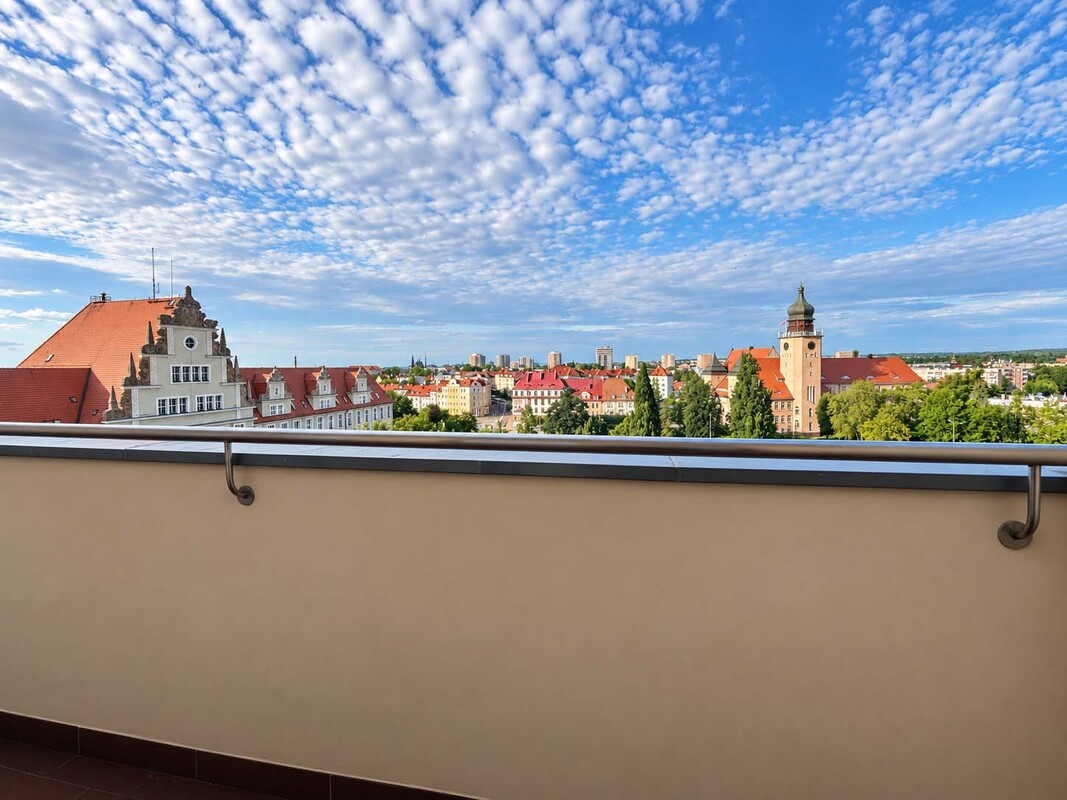 Elbląg DE FACTO NIERUCHOMOŚCITWÓJ ZAUFANY PARTNER! NOWOŚĆ! APARTAMENT NA UL.1-GO MAJA W ELBLĄGU 116,50M2 - SALON Z