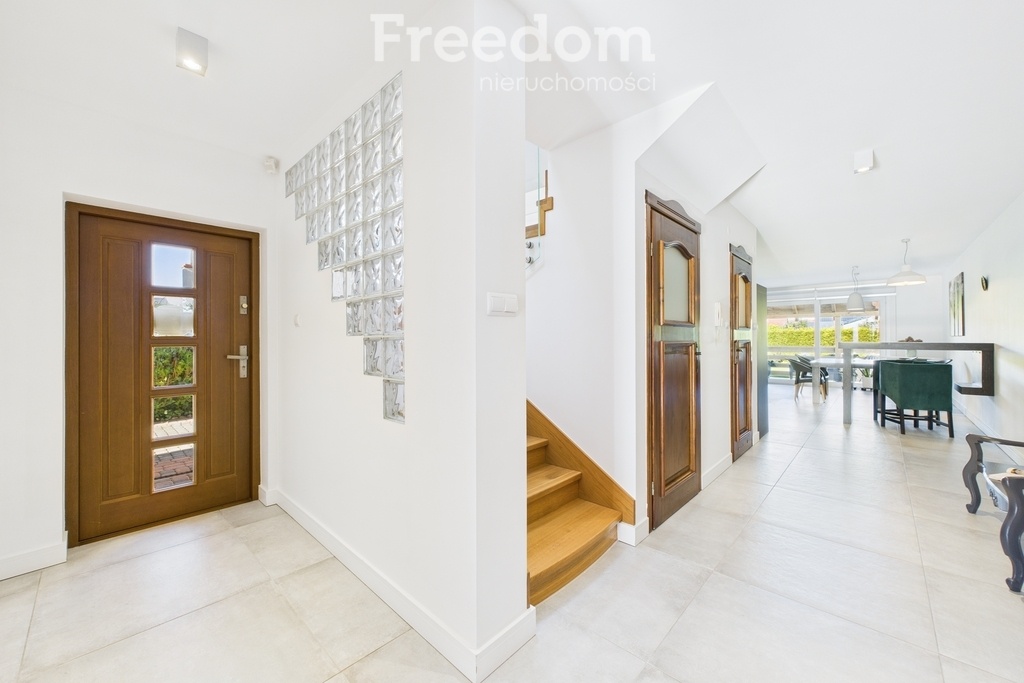 Elbląg FREEDOM NIERUCHOMOŚCISprzedam dom - Elbląg, Skierniewicka. Marzysz o życiu w spokojnej okolicy, ale z