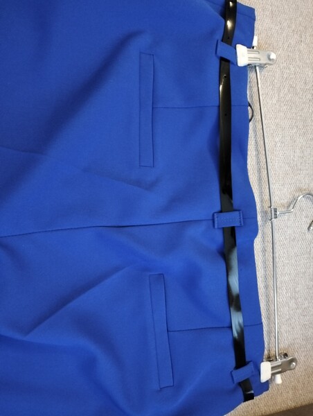 Elbląg Pilnie sprzedam kostium koloru fuksja, spódnica na podszewce, szyta na zamówienie, rozmiar 44..
Do tego są