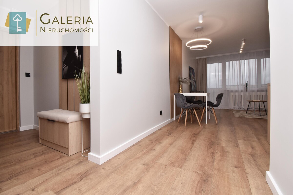 Elbląg GALERIA NIERUCHOMOŚCIZ pasji i miłości do nieruchomościNa sprzedaż: Trzypokojowe mieszkanie na ostatnim piętrze