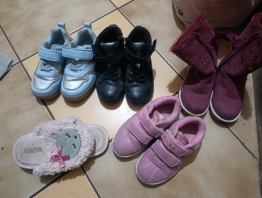 Elbląg Oddam buty dla dziewczynki. Stan dobry bardzo dobry. Rozmiar 27.W zamian trzy pak chusteczek nawilżanych lub