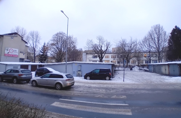 Elbląg Ulica&nbsp; Słoneczna 21-23Posiada prąd (oświetlenie + gniazdka el)Mocne wrota dwuskrzydłowe staloweSuchy w