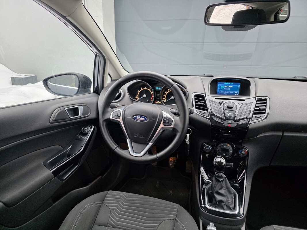 Elbląg Ford Fiesta, benzyna, 2014 rok - pełna opcja wyposażenia. Ładne zadbane auto, wizualnie bardzo ładnie
