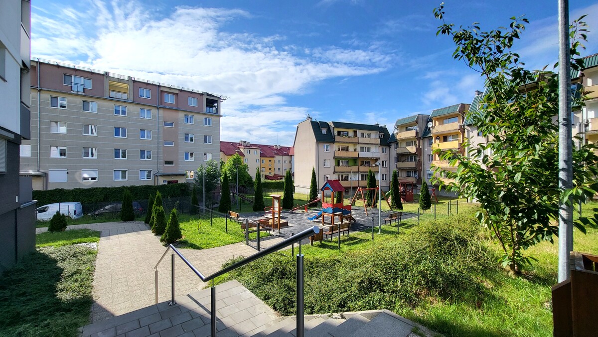 Elbląg KWADRAT NIERUCHOMOŚCI3 pokojebudynek z 2020 r. III piętro - windaduży balkonmedia z miastagaraż podziemny