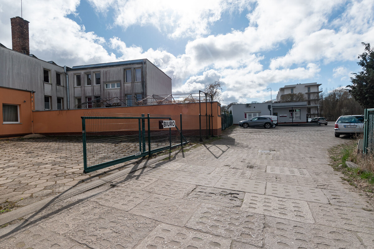 Elbląg Na wynajem jednokondygnacyjny budynek biurowo – produkcyjny położony przy ul. Łęczyckiej 29 w Elblągu.